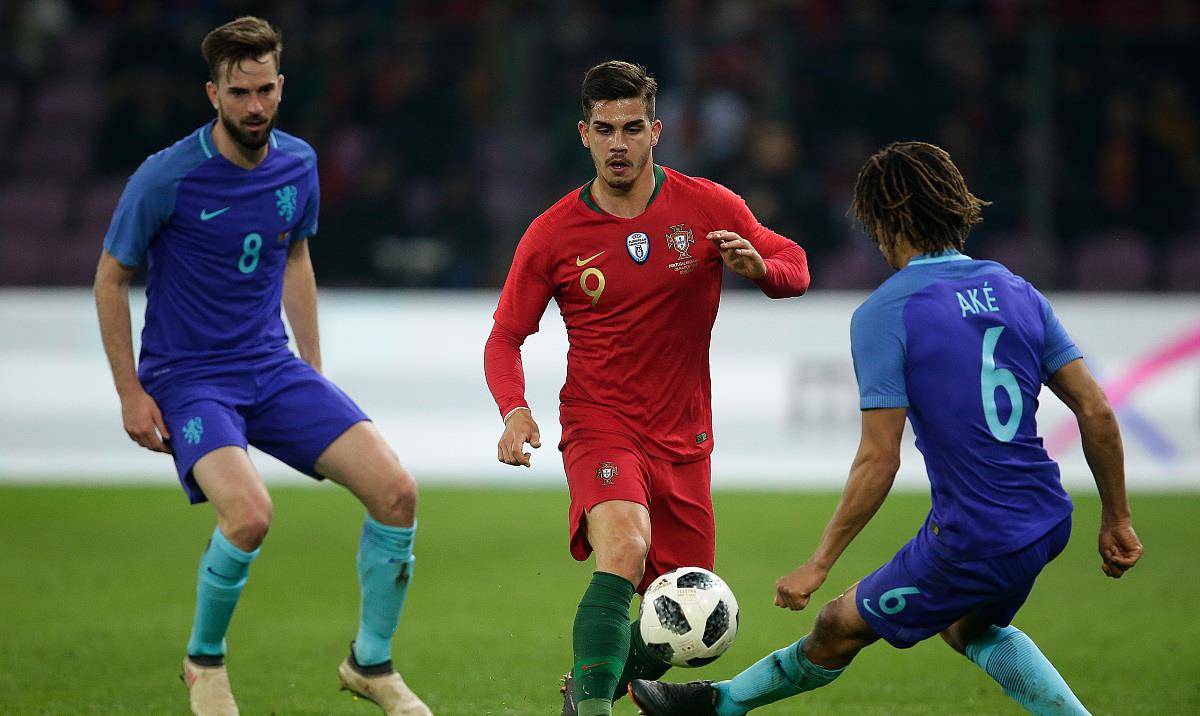 半岛体育官网登录-难掩颓势尽显王者风范是什么梗