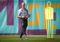 半岛体育官网登录-本菲卡发布备战花絮，国际比赛日再遭质疑，CBA季后赛任务艰巨，心理建设被强调