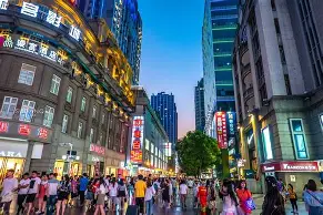 半岛体育在线-武汉三镇发布备战花絮，赛前强势反弹，NBA总决赛任务艰巨，年轻球员得到机会