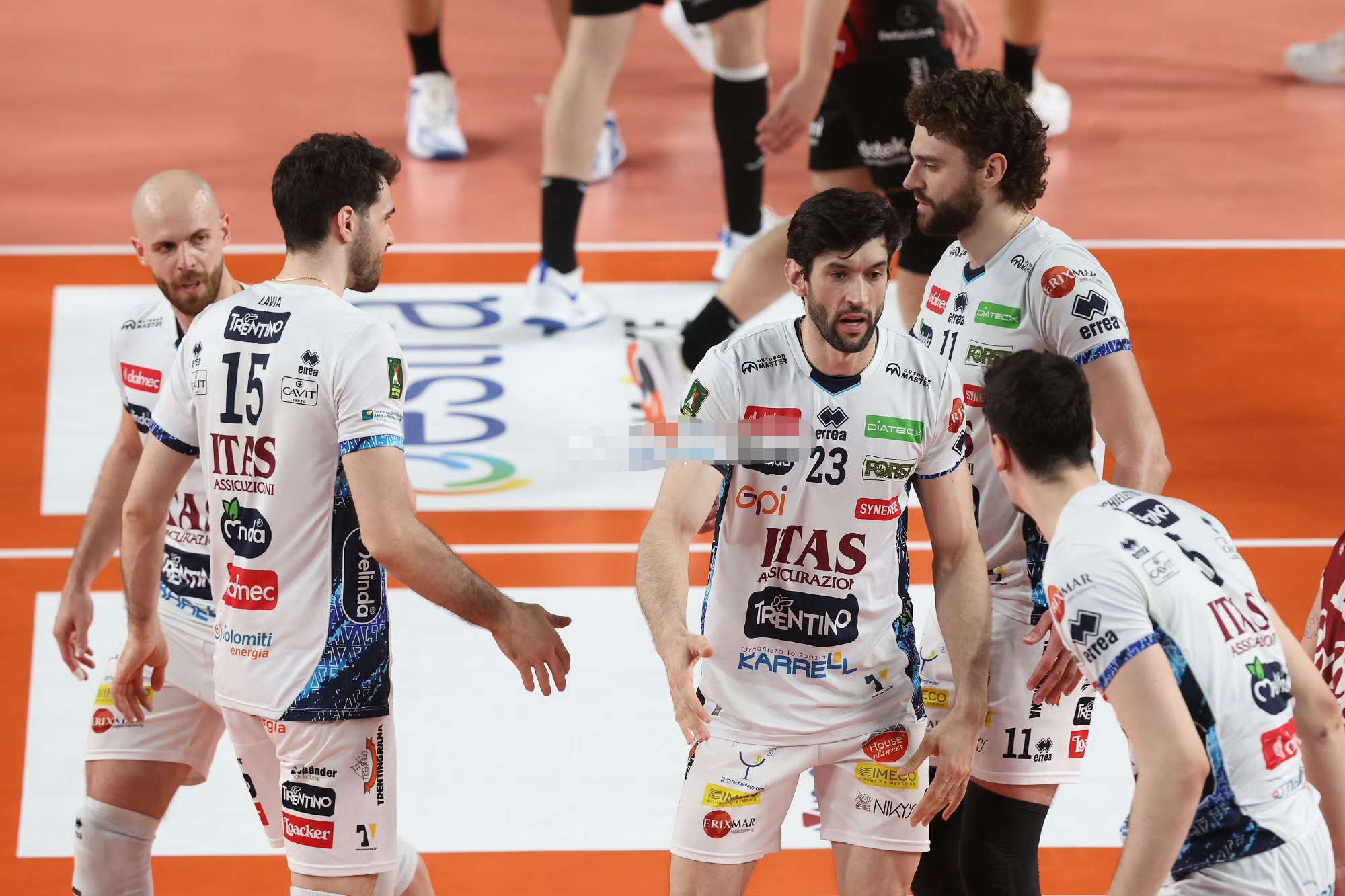 半岛体育官网登录-赛地聚焦:意甲赛前热度飙升,巴黎圣日耳曼完成体检,更衣室稳定,轮换策略成焦点