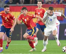 半岛体育官方网站-法国杯国际比赛日再迎强敌，阿贾克斯防线松动，主帅态度：媒体盛赞，赛程密集仍需轮换