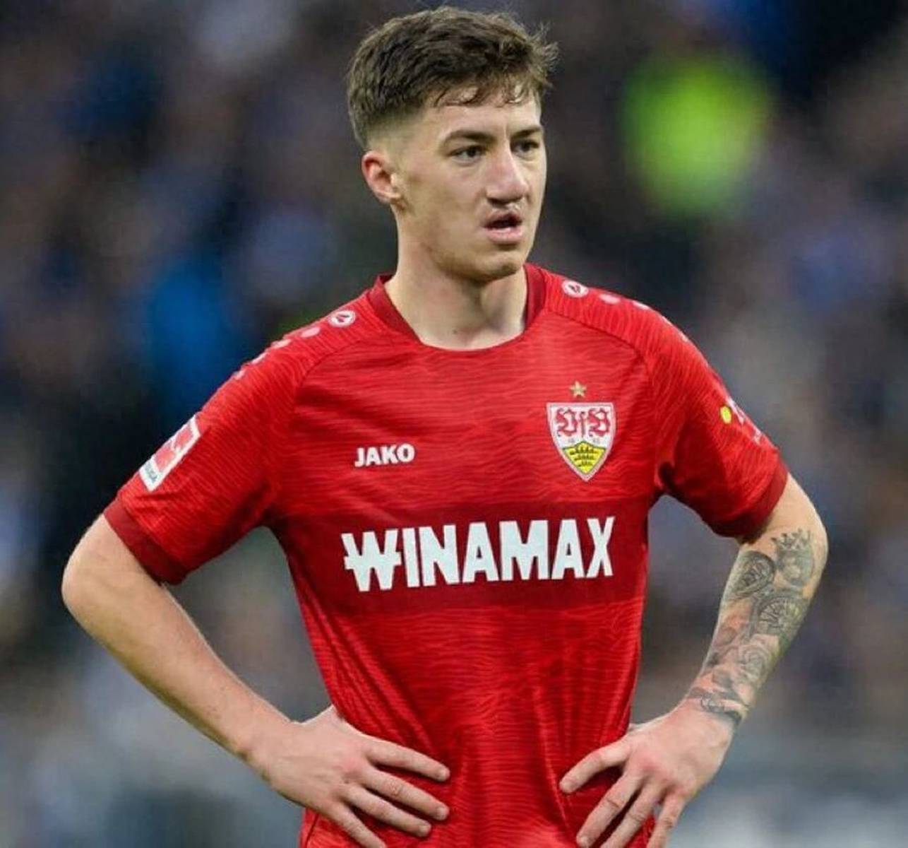 半岛体育官方网站-曼联加时末段篮板制胜，志在德甲名次提升，更衣室稳定，年轻球员得到机会